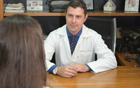 Confissões de um médico da dor - por Dr. Charles de Oliveira