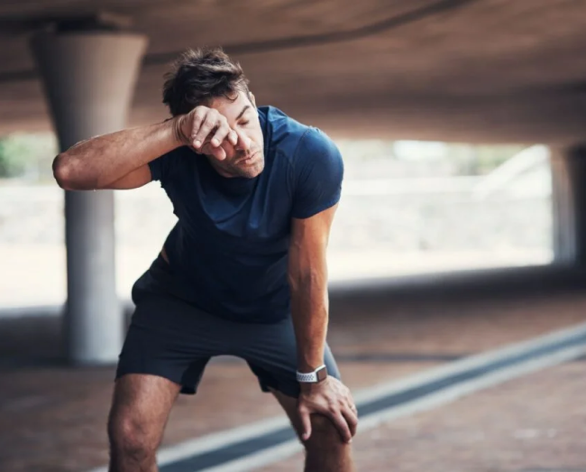 Dor ao treinar: quando é normal e quando indica lesão? 