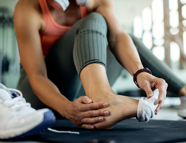 Fascite plantar em corredores: causas e sinais de alerta 